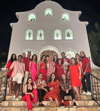 شاهد .. بالصور- بريانكا شوبرا ونيك جوناس يحتفلان بمرور 6 أشهر على ولادة إبنتهما