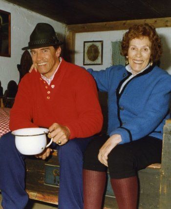 شاهد .. أرنولد شوارزنيغر يستذكر والدته بكلمات مؤثرة- بالصور