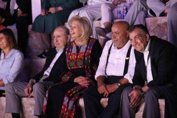 شاهد .. بالصور - دلال أبو آمنة تشعل الأجواء بآخر حفلاتها