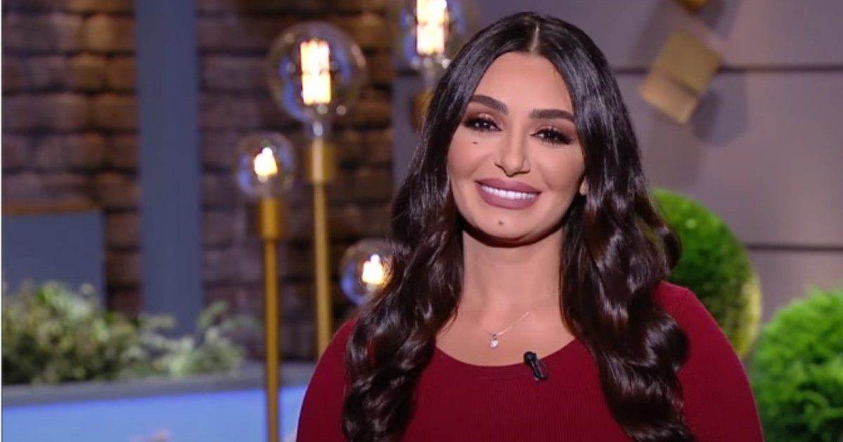 شاهد .. ديمة الجندي تلفت الأنظار برفقة والدتها وإطلالتها على البحر حديث المتابعين