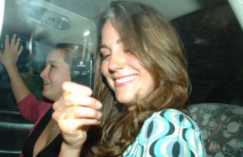 شاهد .. تخطت ال 4 مليون مشاهدة.. لقطات تظهر الأمير ويليام وزوجته كايت مخمورين