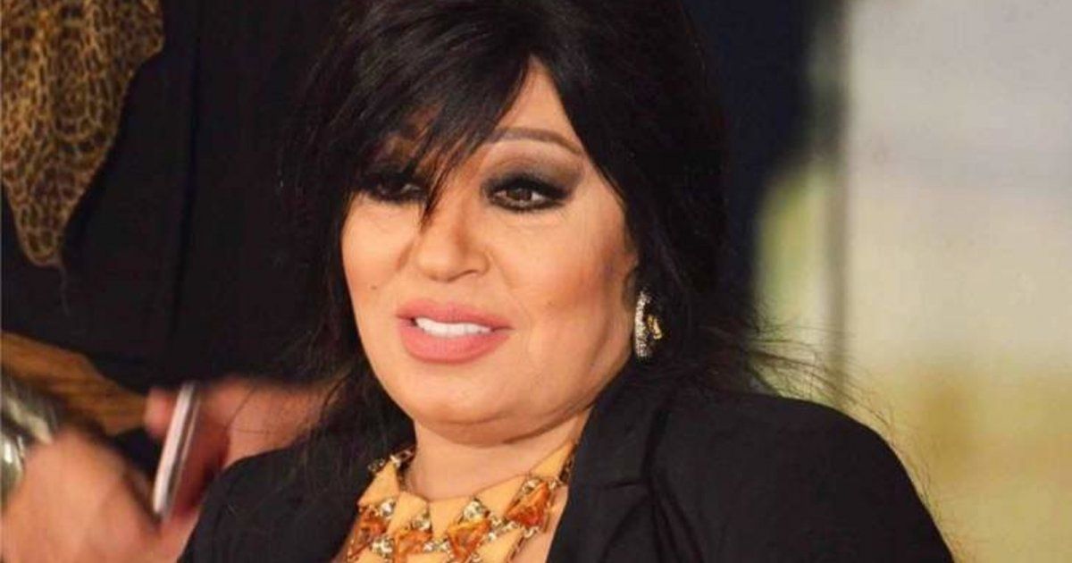 شاهد .. هجوم كبير على فيفي عبده بعد ظهورها بثوب الصلاة على البحر