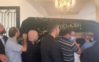 شاهد .. بالصورة- وصول جثمان لينا الهاني الى مسقط رأسها .. وانهيار شقيقتها سارة الهاني