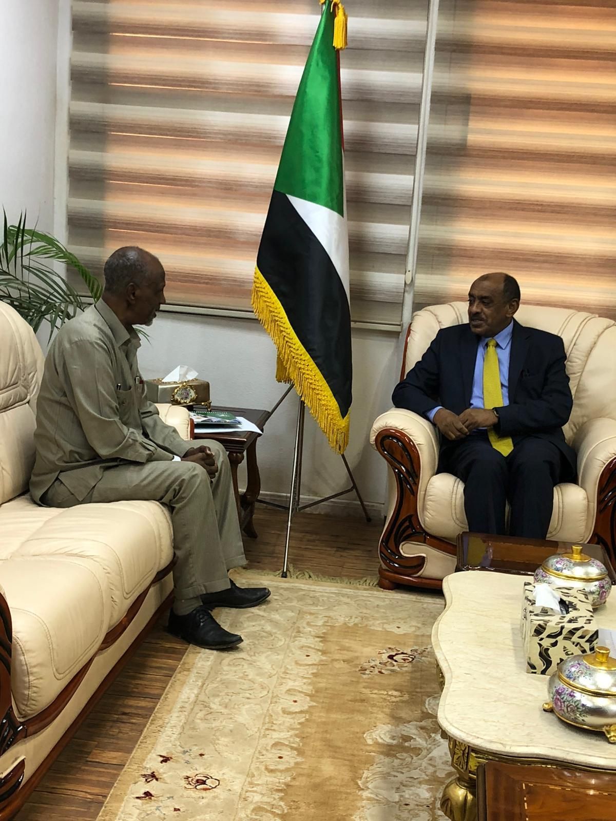 وزير الخارجية المكلف يلتقي مبعوث الايقاد لجمهورية جنوب السودان