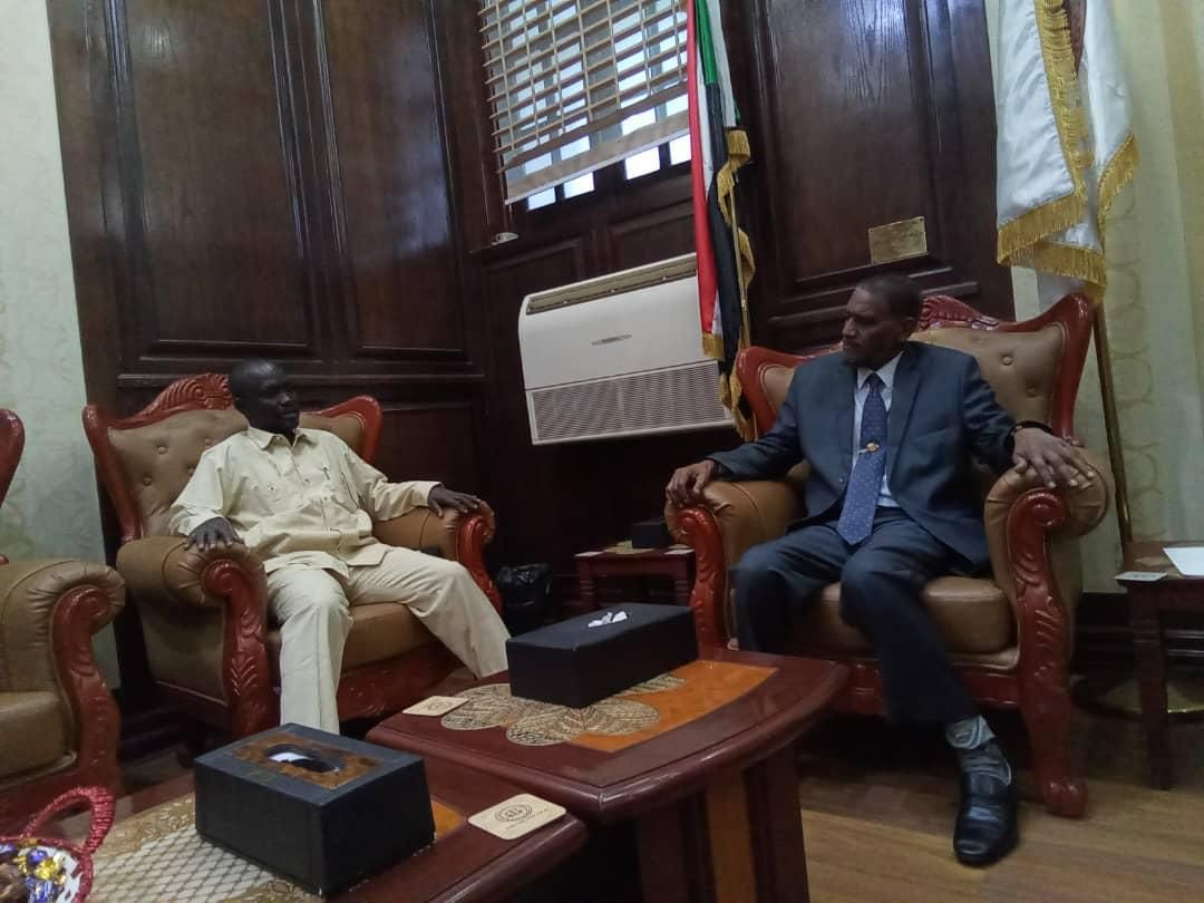 والي شرق دارفور يلتقي رئيس القضاء