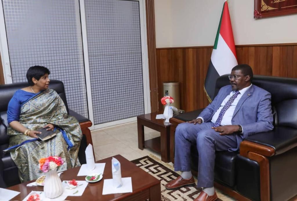 عضو مجلس السيادة الطاهر حجر يلتقي وفد المحكمة الجنائية الدولية