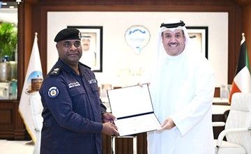 محافظ الفروانية يكرّم اللواء الملا