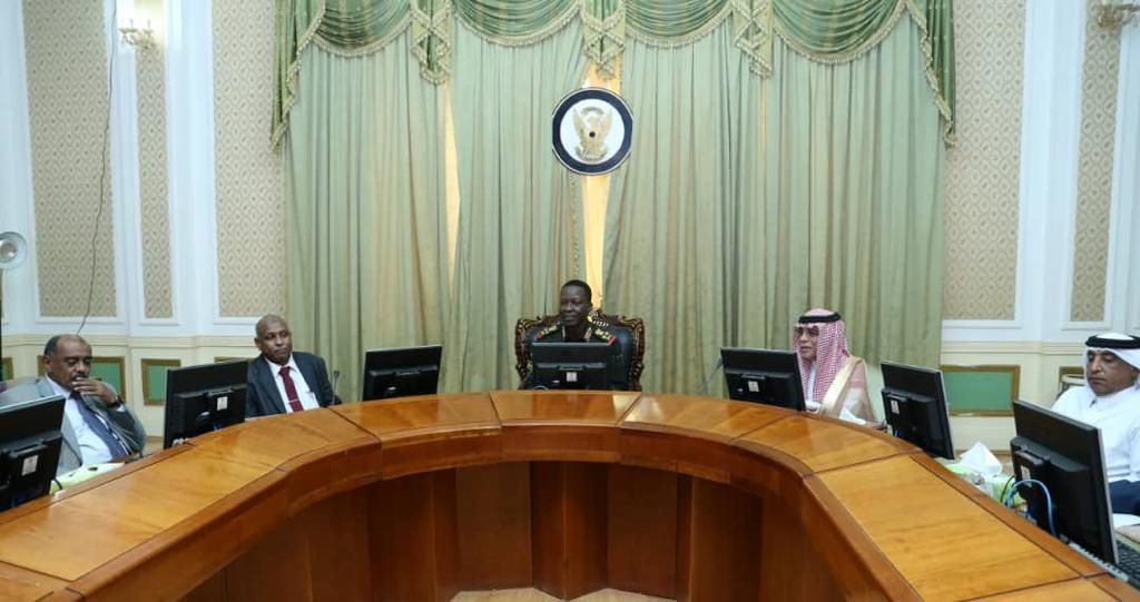 كباشي يرأس اجتماعاً لدرء آثار السيول والأمطار