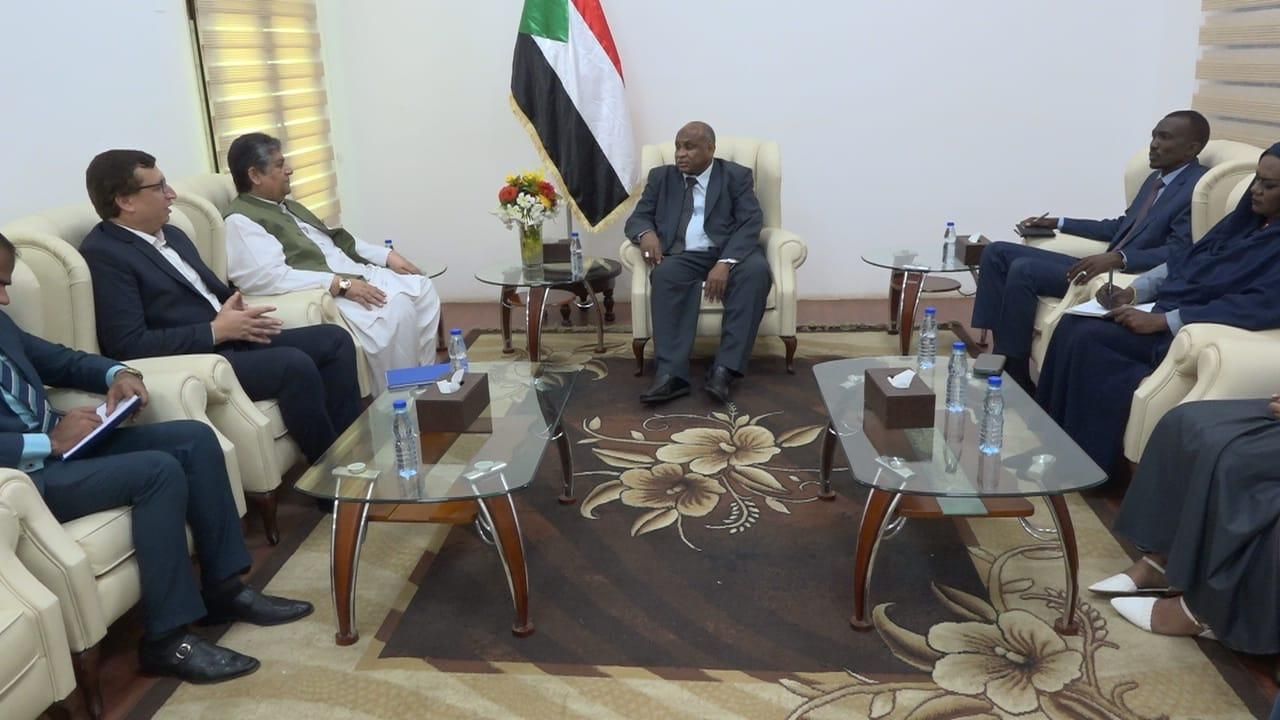وزير شؤون مجلس الوزراء المكلف يؤكد متانة العلاقات السودانية الباكستانية