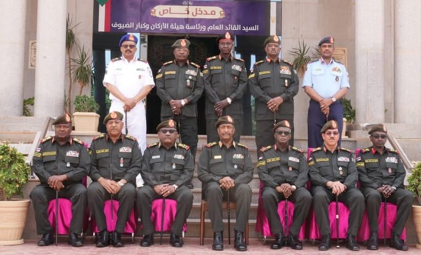 القائد العام يستقبل رئاسة هيئة الأركان الجديدة 