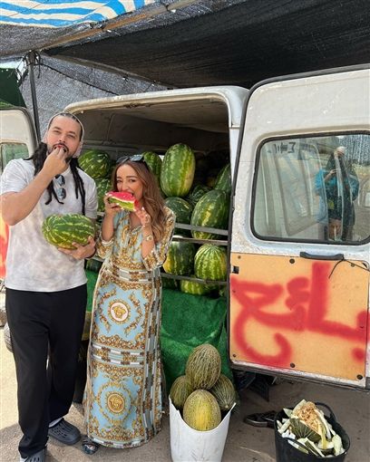 عبد الفتاج الجريني ومراته وقعوا في مخزن بطيخ في شهر العسل – شاهد