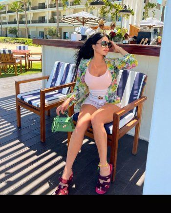 شاهد .. هيفا وهبي بإطلالة صيفية مميزة من الشاطئ