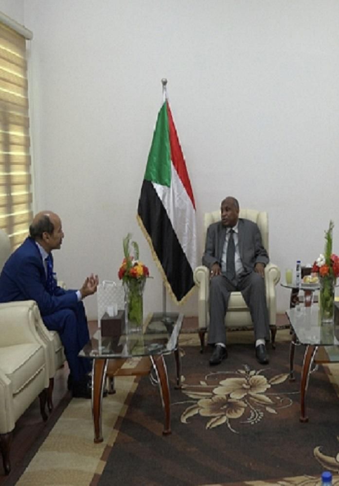 وزير مجلس الوزراء المكلف يستقبل السفير المغربي