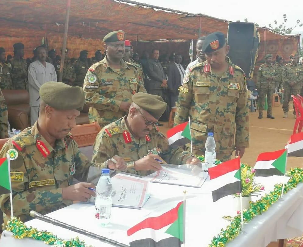 إكتمال عملية التسليم والتسلم في قيادة الفرقة 22 مشاة