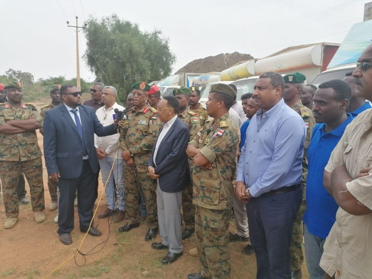 القوات المسلحة تسير القافلة الثانية للمتضررين من السيول بالمناقل