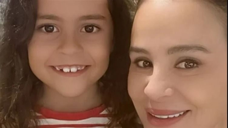 لما تقلب الإدرة وتلاقي بنت كارول سماحة طالعة لأمها – شاهد علي الجمال