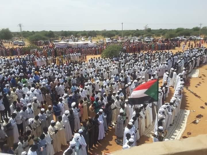 حاكم إقليم دارفور يشكل لجنة لمعالجة الأوضاع بمعسكر زمزم للنازحين