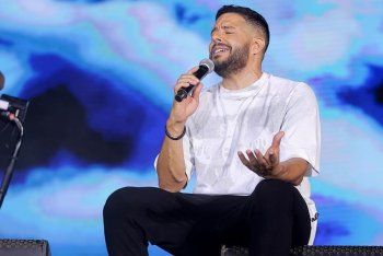 شاهد .. محمد حماقي يشارك صوراً حفلته الأخيرة في العلمين