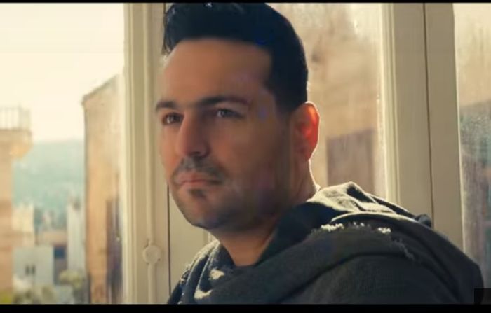 أحمد زكريا يطرح أغنية ” ليني بقى” – فيديو