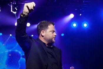 شاهد .. عامر زيان يشعل الأجواء في سهرة غنائية على الأصول اللبنانية في جونيه