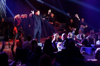 شاهد .. عامر زيان يشعل الأجواء في سهرة غنائية على الأصول اللبنانية في جونيه