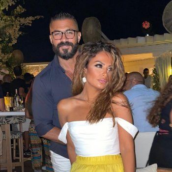 شاهد .. خالد سليم يتغزل بزوجته ويعبر عن حبه لها بهذه الكلمات