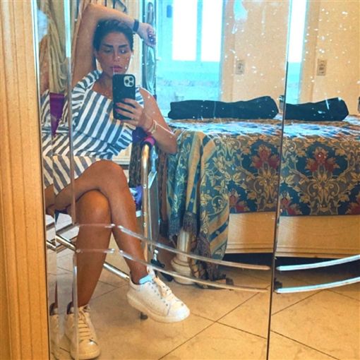 القمر منة فضالي تتعرض لإصابة في القدم