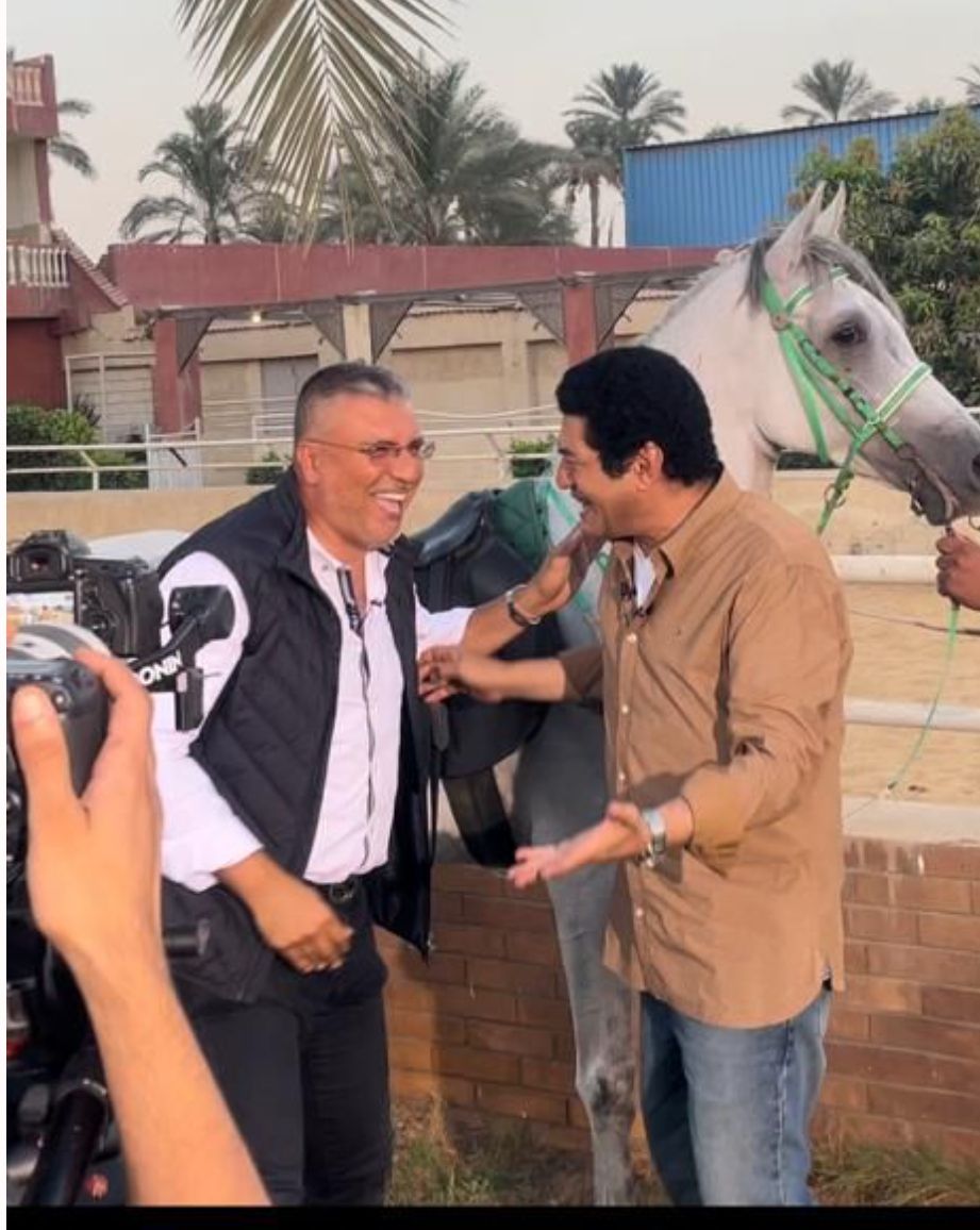 “من على الحصان”…عمرو الليثي يحاور باسم سمرة .. واحد من الناس