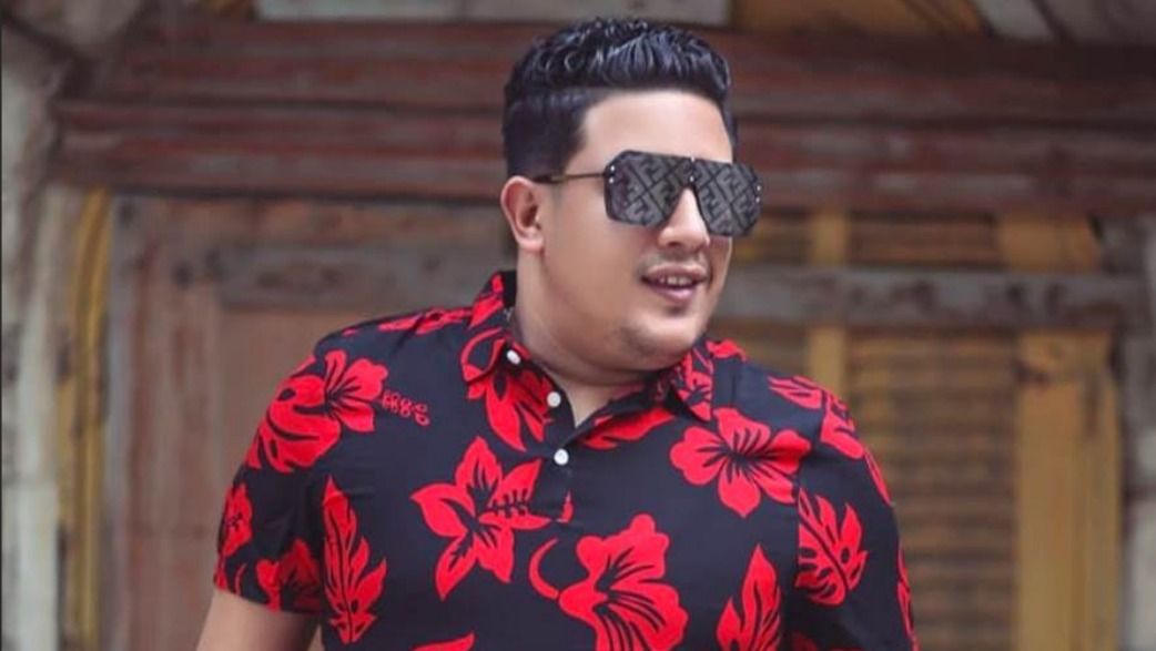 حمو بيكا هبت منه علي الأخر : بيرمي الفلوس علي الأرض !!