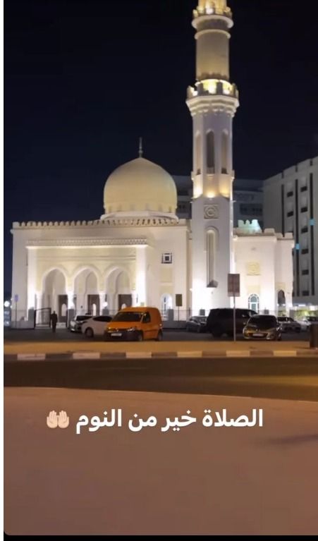 ربنا يجعلنا من بركاتك .. مني فاروق بتحث الجمهور علي الصلاة : إعمليها أنتي الأول