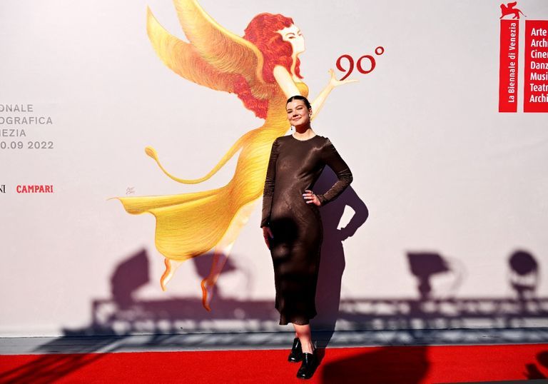 بالصور : إطلالات خطفت الأضواء في مهرجان البندقية السينمائي في فينسيا