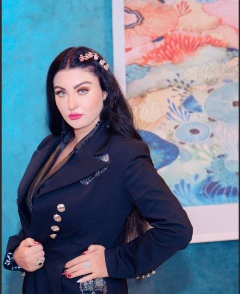 زواج في السر نتيجته بنت .. صوفينار تثير الجدل بصورتها مع طفلة