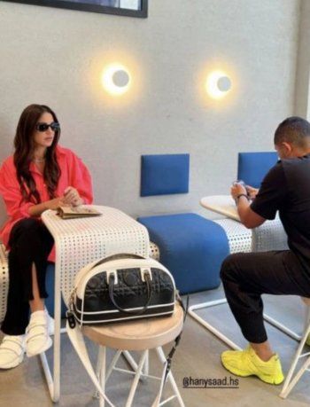 شاهد .. درة تتألق بأحدث إطلالة باللون الفوشيا-بالصورة