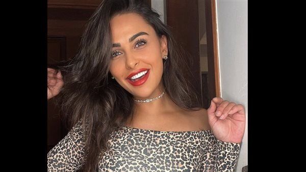 ميس حمدان خنقت نفسها بسلسلة علي الرقبة – حد يلحقها