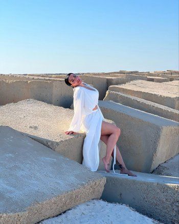 شاهد .. ميرهان حسين تسحر المتابعين بأحدث إطلالاتها الصيفية