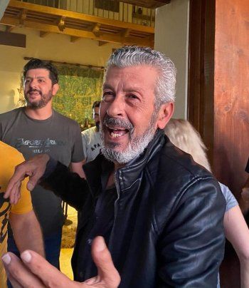 شاهد .. بالصورة - طوني عيسى يحتفل بعيد ميلاد والده ويوجه له رسالة مؤثرة