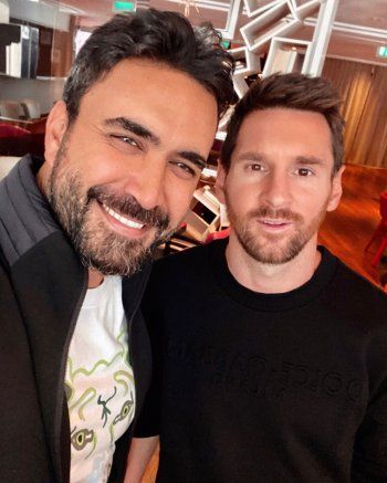 شاهد .. نادر الأتات يلتقي لونيل ميسي في باريس.. ويعلق: "المعلِّم ميسي بمَسي عليكن"