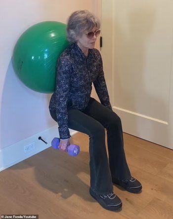 شاهد .. بالصور- جين فوندا تتغلب على مرضها بالتمارين الرياضية