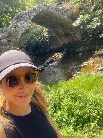 شاهد .. هكذا شجعت نانسي عجرم على السياحة في لبنان- بالصور