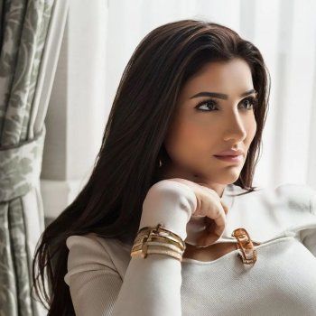 شاهد .. درة التونسية ومي عمر بالفستان نفسه.. والجمهور يقارن