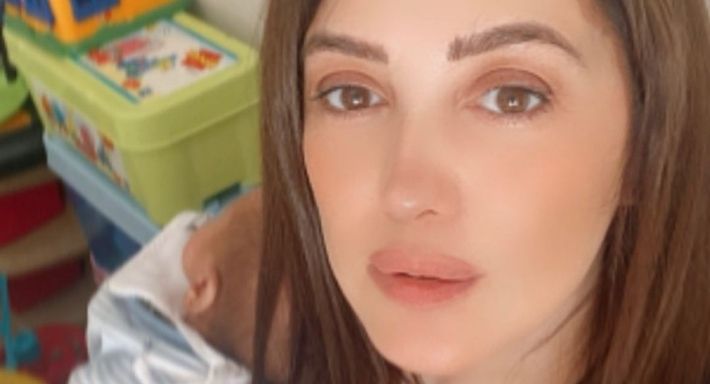 كنده علوش بتعلم البنات الصغيرة درس في الامومة