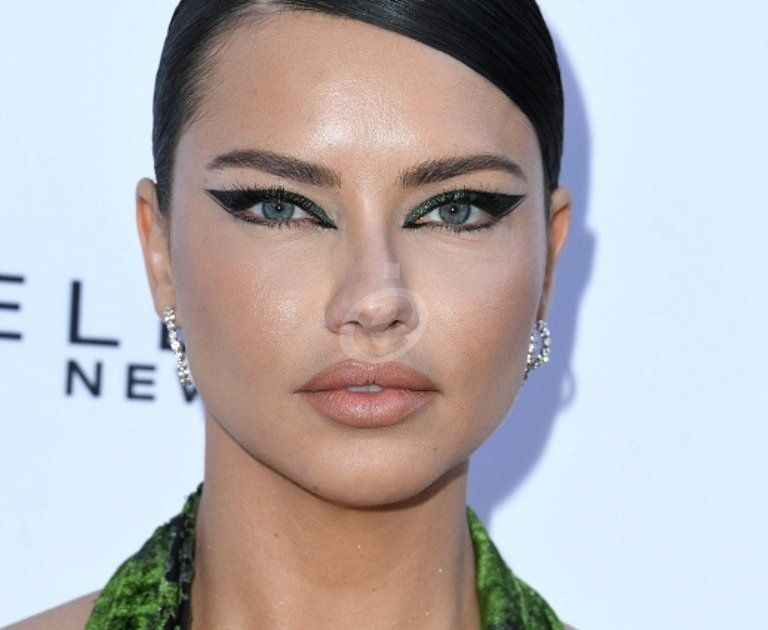 شاهد .. أدريانا ليما تستقبل مولودها الثالث