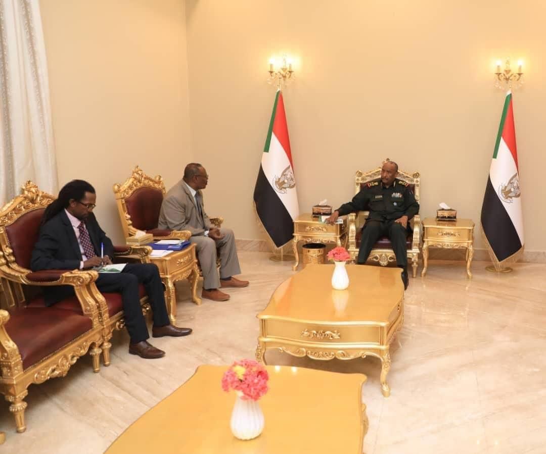 رئيس مجلس السيادةيطلع على خطط ومشروعات الجهازالقومي لتشغيل الخريجين