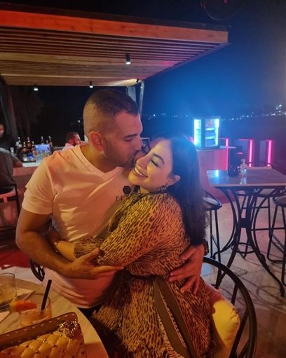 بوسي تحسم جدل انفصالها عن زوجها ببوسة – شاهد