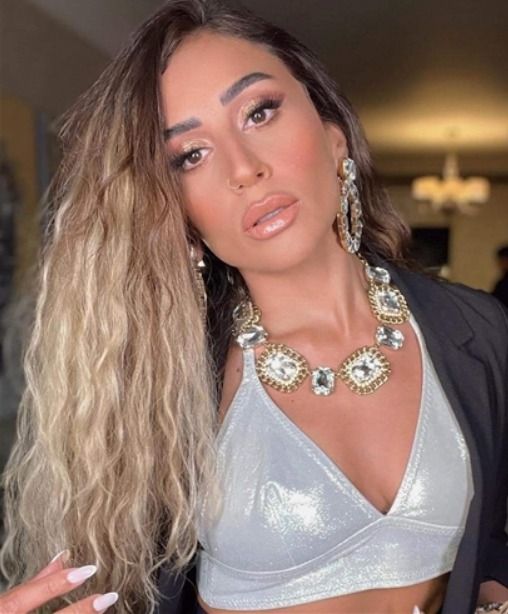 السنجلة جنتلة .. دينا الشربيني عقلت خلاص ومش هيبقي ليها فريق عمل تاني
