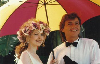 شاهد .. زوج بطلة المسلسل الشهير دعا ابنتهما الى غرفة نومه وحصل ما لم يكن بالحسبان!