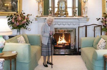 شاهد .. الصورة الأخيرة للملكة اليزابيث قبل وفاتها