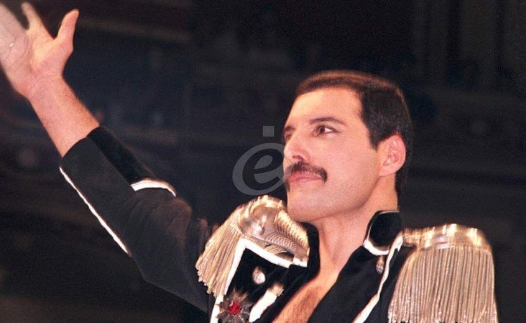 شاهد .. الكشف عن ثروة فريدي ميركوري ومن يستفيد من حقوقه الموسيقية