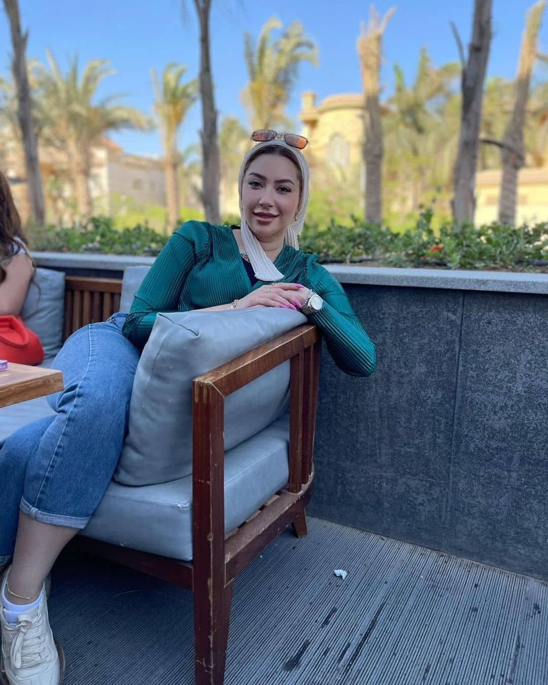 شبه ملامح غريب يجمع بين بوسي وضرتها .. هل تزوجها من أجل التشابه ؟