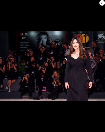 شاهد .. بالصورة - مونيكا بيلوتشي كثير من الجمال والجاذبية في مهرجان البندقية السينمائي